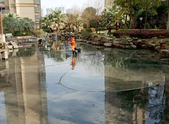 覃塘景观池淤泥清理