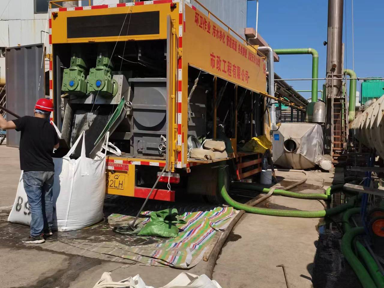 覃塘淤泥压干处理